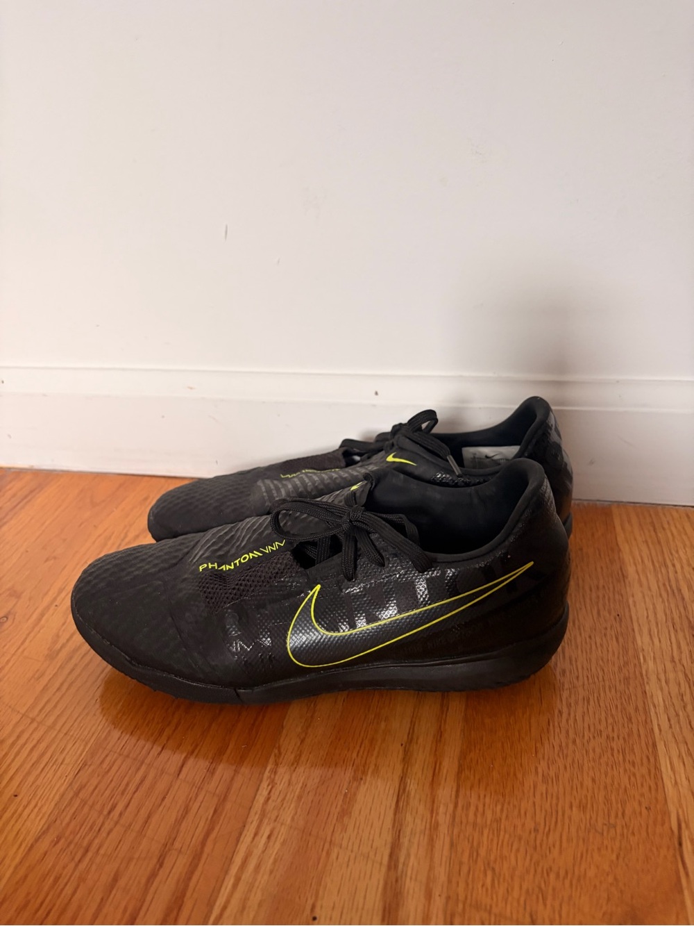 Nike Phantom Venom Soccer cleats in size Men's US6